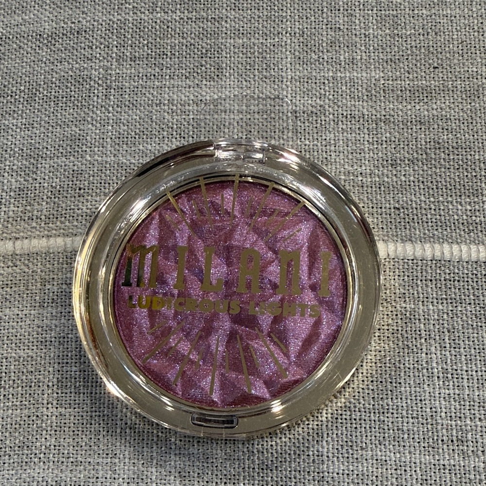 Milani Luminous Lights Shimmering highlighter - Picture 3 of 4